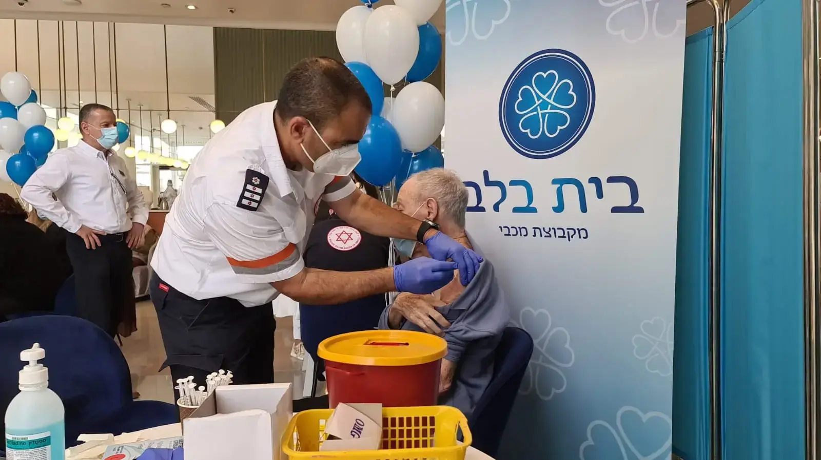 מגן דוד אדום החל את מבצע החיסון הרביעי בבתי האבות, 3 בינואר 2022 מגן דוד אדום החל את מבצע החיסון הרביעי בבתי האבות, 3 בינואר 2022