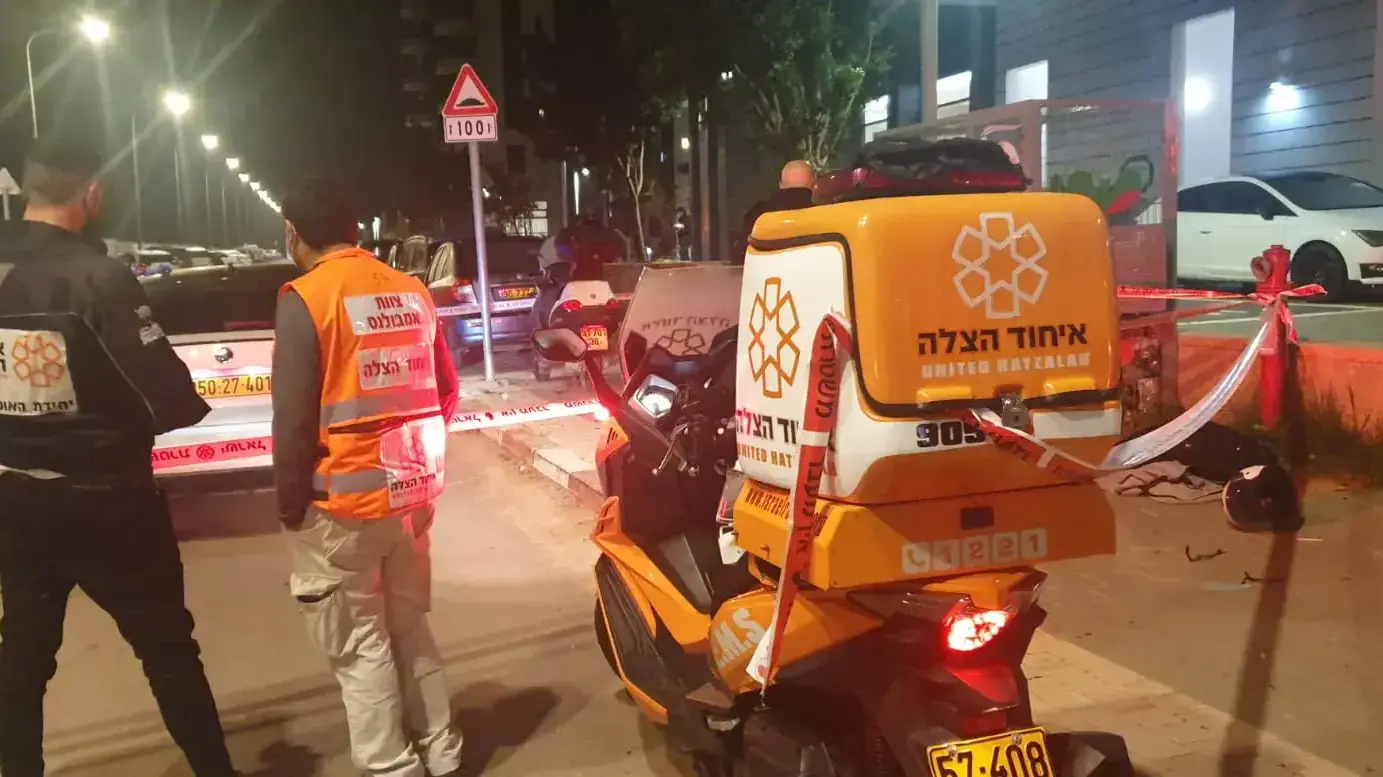 זירת הירי ברחוב הטורים בנתניה שבה נפצע צעיר בן 25 באורח קשה זירת הירי ברחוב הטורים בנתניה שבה נפצע צעיר בן 25 באורח קשה