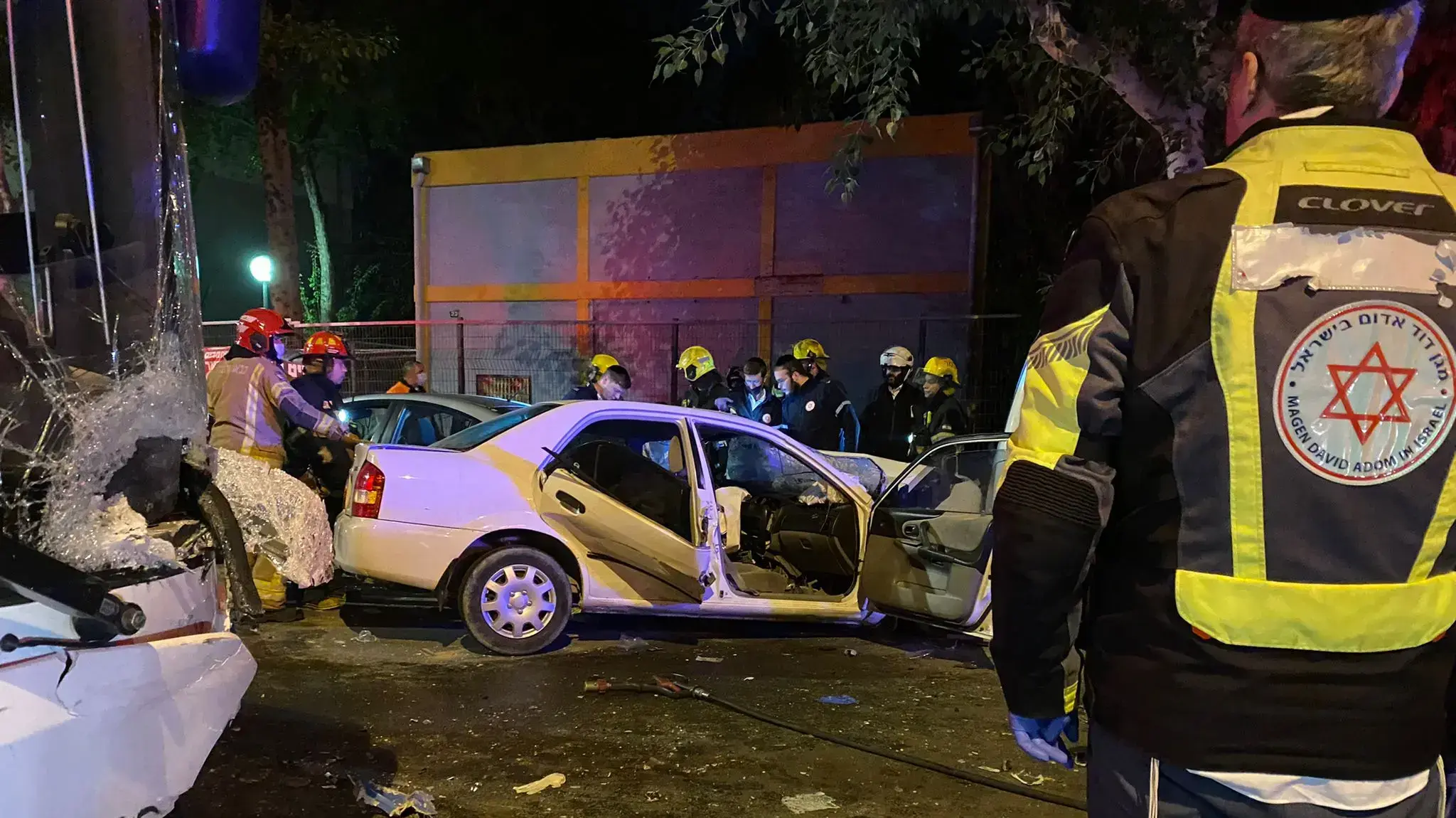 תאונת דרכים בין רכב פרטי לאוטובוס בפתח תקווה, הרוג, פצועה בינוני ופצוע קל תאונת דרכים בין רכב פרטי לאוטובוס בפתח תקווה, הרוג, פצועה בינוני ופצוע קל