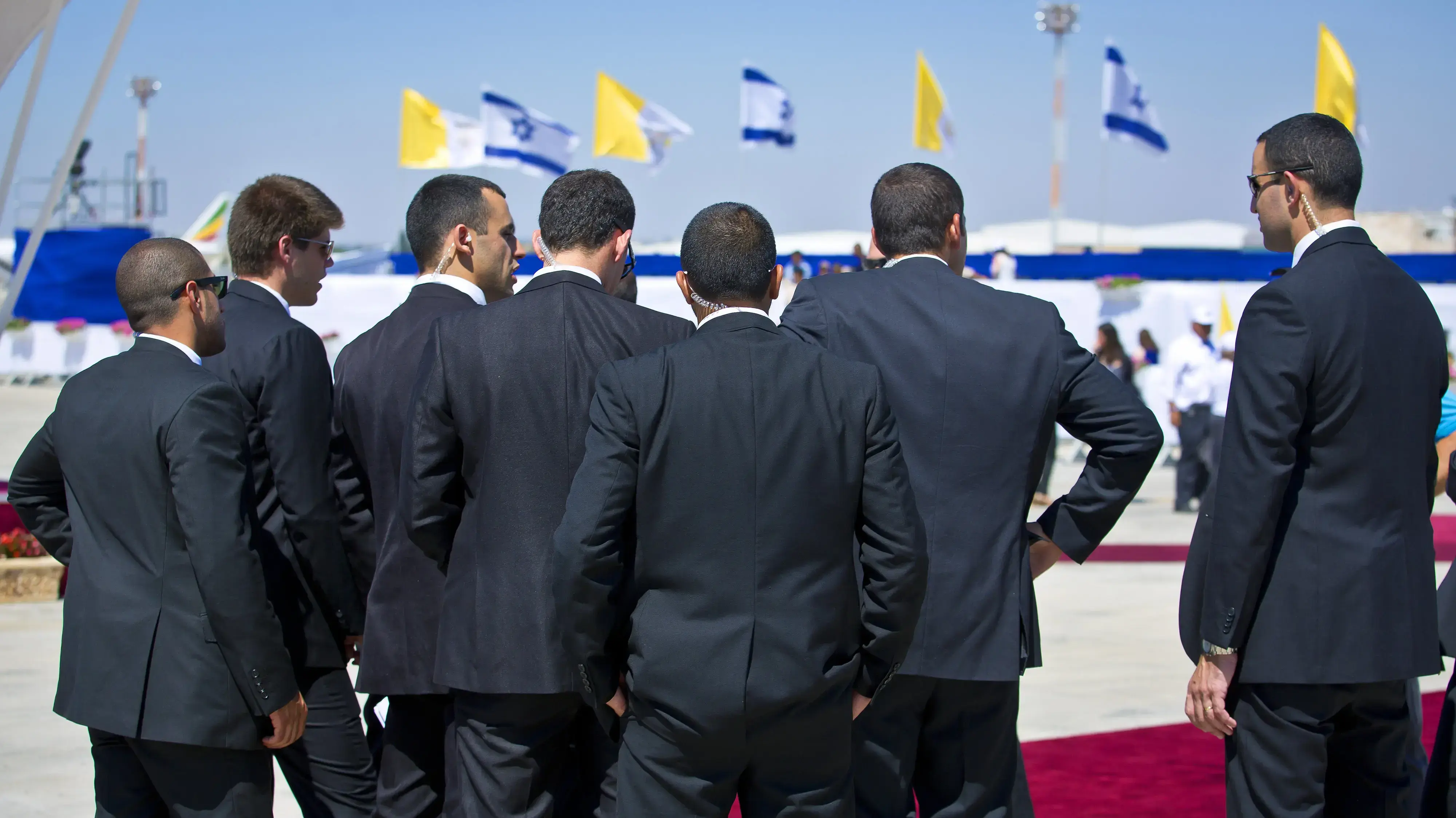מאבטחים לקראת טקס קבלת פנים בנמל התעופה בן גוריון מאבטחים לקראת טקס קבלת פנים בנמל התעופה בן גוריון