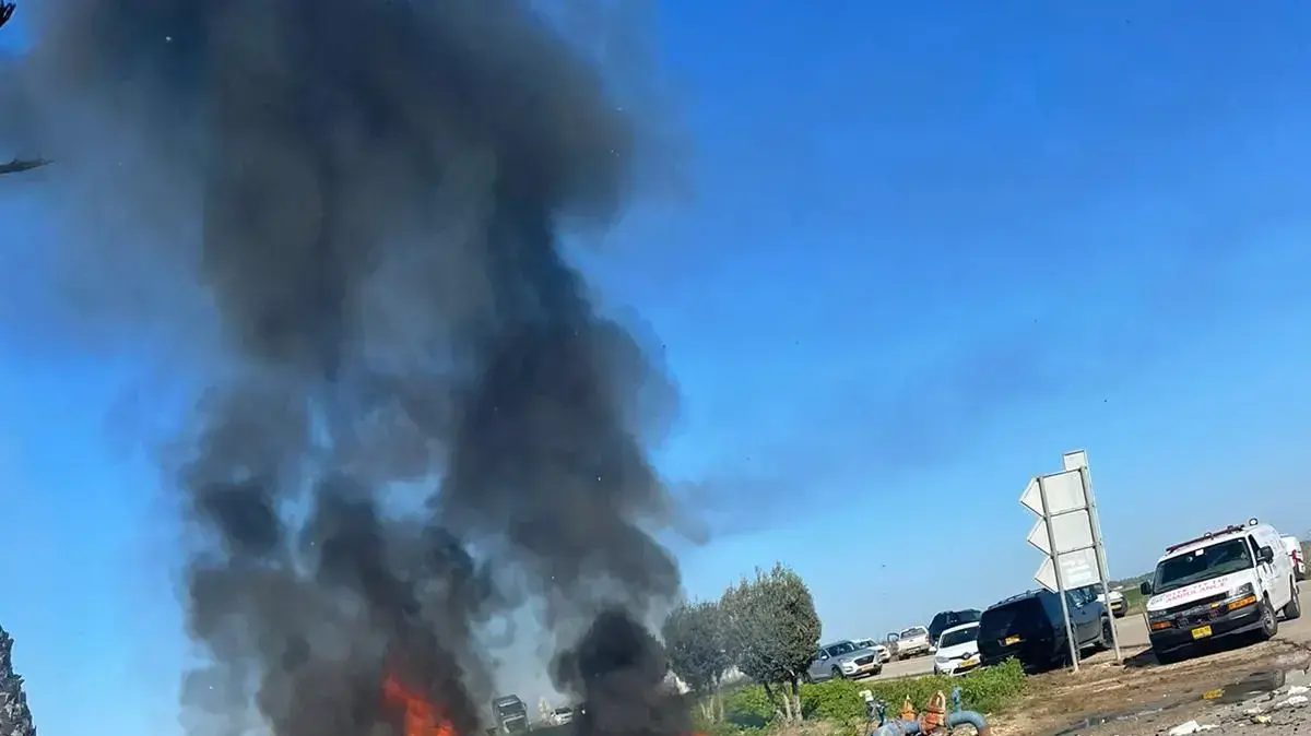 רכב עלה באש ליד אשקלון רכב עלה באש ליד אשקלון