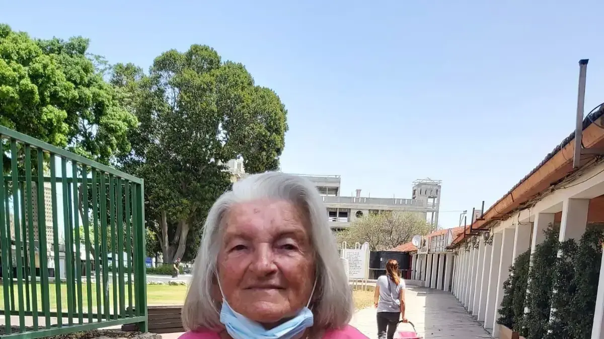 נעמי פרלמן, בת 91, ניצולת שואה. נפצעה קשה במטח הרקטות על העיר אשקלון במאי אשתקד. 7 בפברואר 2021 נעמי פרלמן, בת 91, ניצולת שואה. נפצעה קשה במטח הרקטות על העיר אשקלון במאי אשתקד. 7 בפברואר 2021