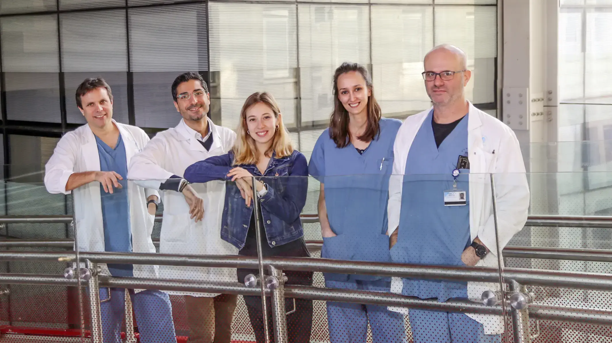 "ידעתי שאני צריכה להילחם ולעשות הכול כדי להציל את היד שלי". יעלה דנציגר וצוות הרופאים מהמרפאה הרב-תחומית בביה"ח איכילוב "ידעתי שאני צריכה להילחם ולעשות הכול כדי להציל את היד שלי". יעלה דנציגר וצוות הרופאים מהמרפאה הרב-תחומית בביה"ח איכילוב