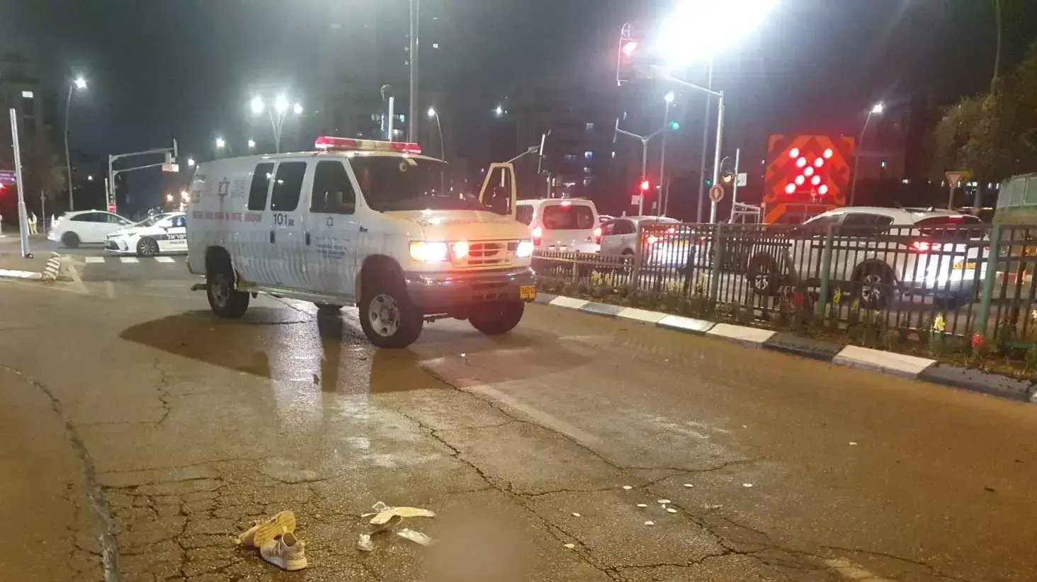 בן 40 נהרג מפגיעת אופנוע בתאונת דרכים בראשון לציון. 10 בפברואר 2022 בן 40 נהרג מפגיעת אופנוע בתאונת דרכים בראשון לציון. 10 בפברואר 2022