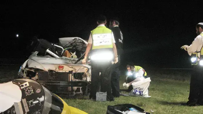 תאונת דרכים בין רכב פרטי ומטוס קל סמוך לכלא השרון ליד כפר סבא תאונת דרכים בין רכב פרטי ומטוס קל סמוך לכלא השרון ליד כפר סבא