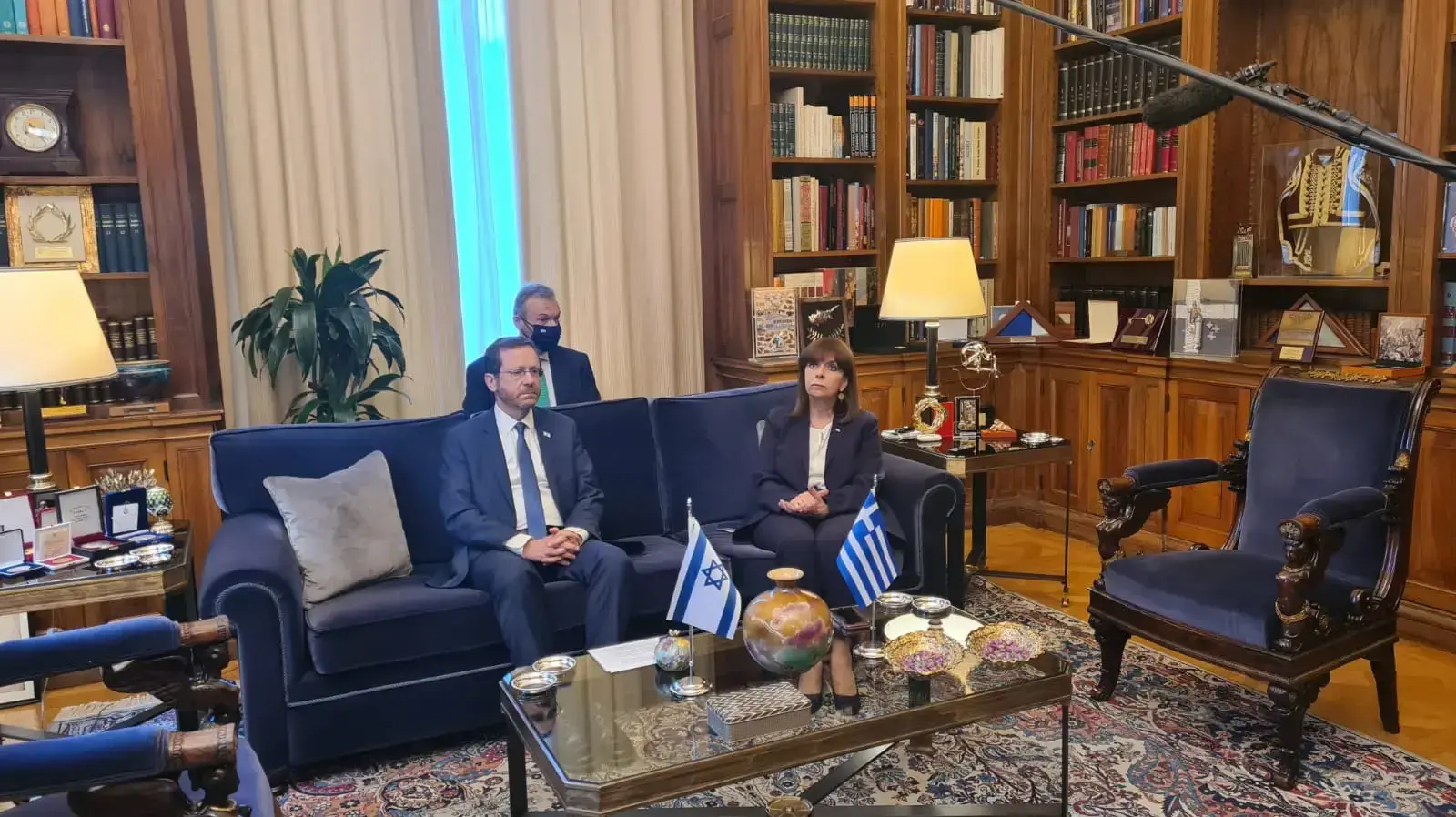 הנשיא יצחק הרצוג בפגישה נשיאת יוון קתרינה סקלארופולו, אתונה, 24 בפברואר 2022 הנשיא יצחק הרצוג בפגישה נשיאת יוון קתרינה סקלארופולו, אתונה, 24 בפברואר 2022