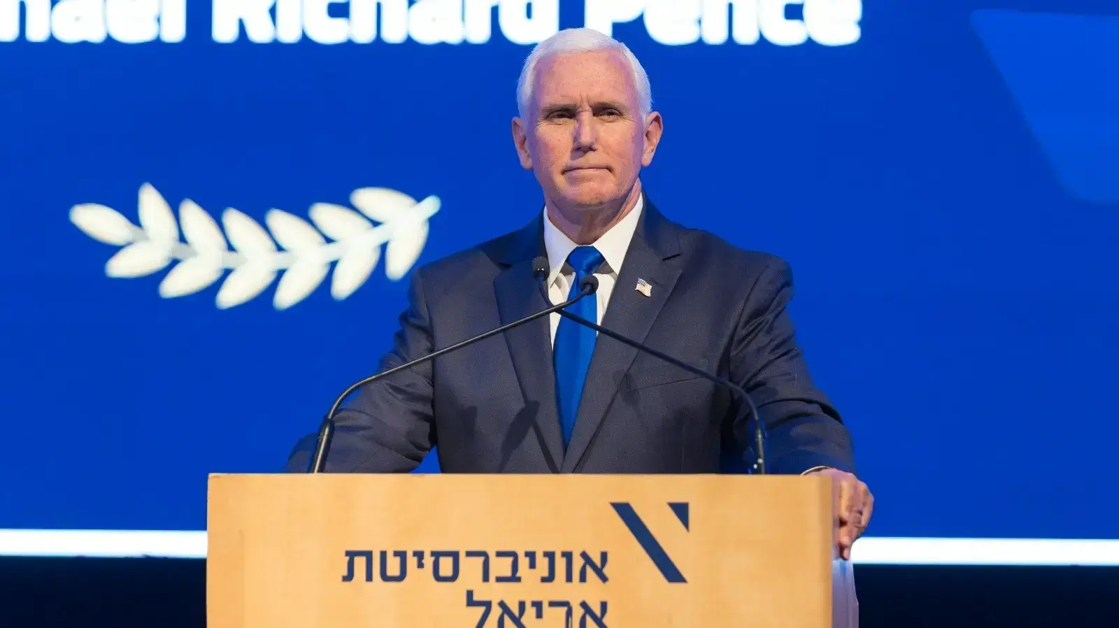 סגן נשיא ארה"ב לשעבר, מייק פנס, בטקס הענקת תואר ד"ר לשם כבוד באוניברסיטת אריאל, 9 במרץ 2022
סגן נשיא ארה"ב לשעבר, מייק פנס, בטקס הענקת תואר ד"ר לשם כבוד באוניברסיטת אריאל, 9 במרץ 2022
