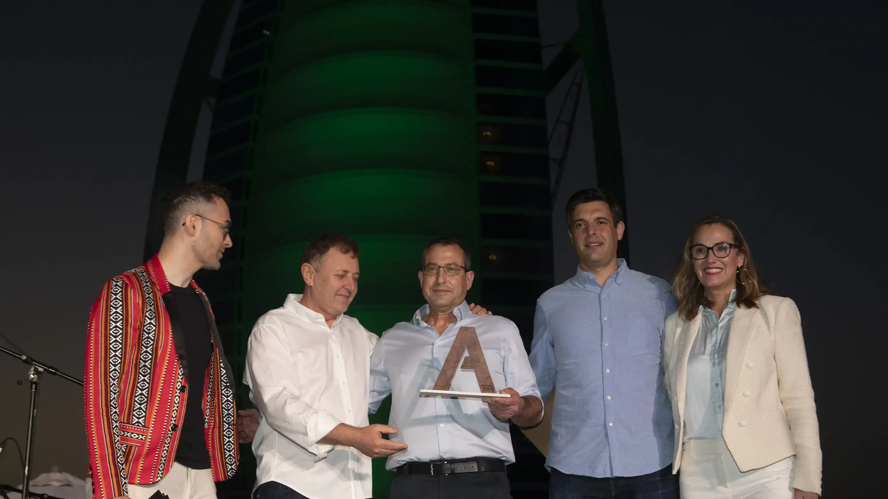 ד"ר ארי גרגיר הזוכה בתחרות Aviram Awards - Tech For Humanity עם זיו אבירם ד"ר ארי גרגיר הזוכה בתחרות Aviram Awards - Tech For Humanity עם זיו אבירם