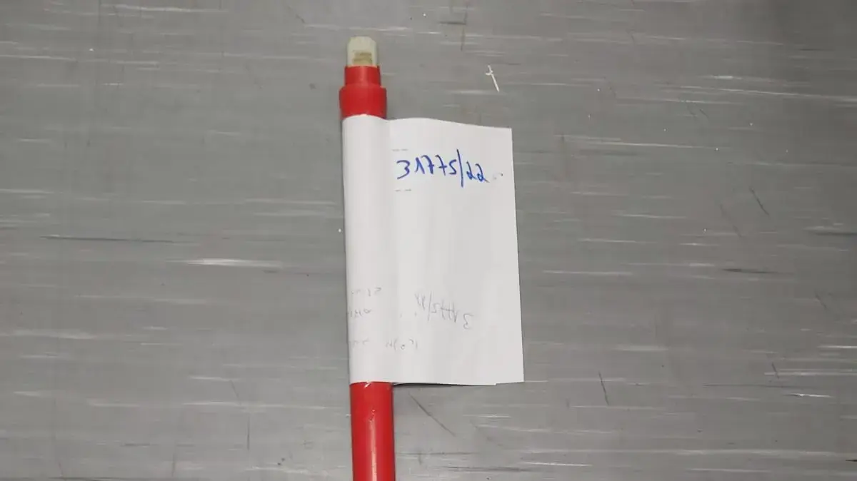 מקל איתו הכה הגבר את בנותיו. 29 במרץ 2021 מקל איתו הכה הגבר את בנותיו. 29 במרץ 2021