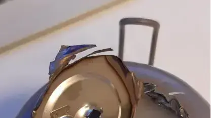 ממצא החשוד נמצא בבדיקה שגרתית של כוס תרמית שנשלחה כמתנה לאחד ממשרדי הממשלה משגרירות סין ממצא החשוד נמצא בבדיקה שגרתית של כוס תרמית שנשלחה כמתנה לאחד ממשרדי הממשלה משגרירות סין