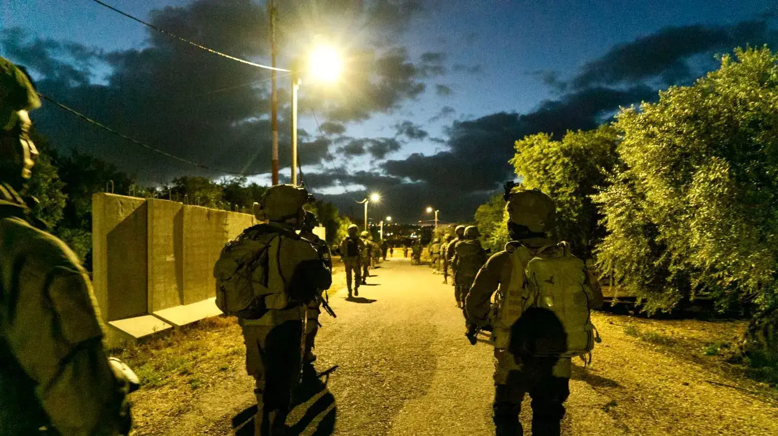 פעילות מעצרים שביצעו לוחמי צה"ל, שב"כ ומשמר הגבול במספר מוקדים, בין השאר בכפרים: זיתא, אל יאמון, באלטה, אל ח׳אדר, בית כחיל והכפר עזון עתמה, 12 באפריל 2022 פעילות מעצרים שביצעו לוחמי צה"ל, שב"כ ומשמר הגבול במספר מוקדים, בין השאר בכפרים: זיתא, אל יאמון, באלטה, אל ח׳אדר, בית כחיל והכפר עזון עתמה, 12 באפריל 2022