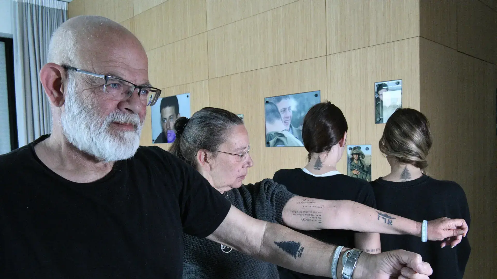 עדנה ומשפחתה של ארז שגיא מקרית אתא 19 באפריל 2022 עדנה ומשפחתה של ארז שגיא מקרית אתא 19 באפריל 2022