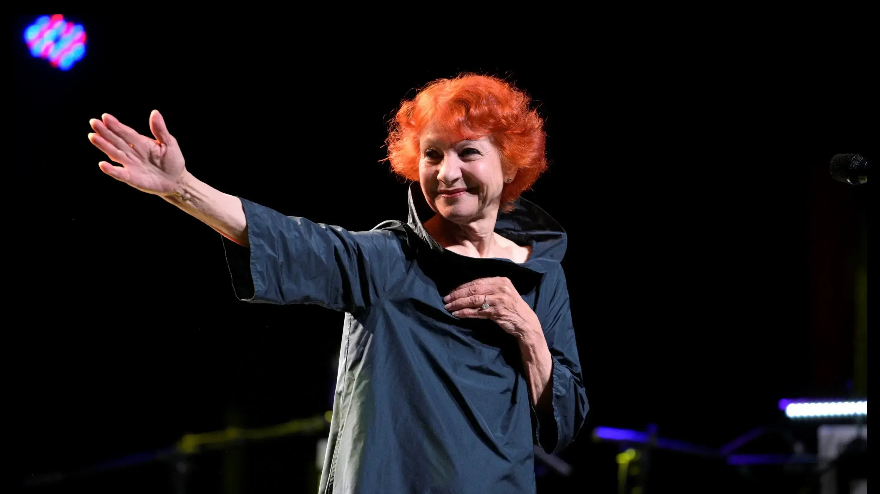 ענקית. אסתר עופרים ענקית. אסתר עופרים