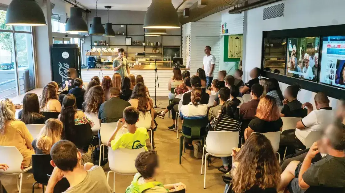איל קיציס ורועי בר נתן בסדנת סטנדאפ איל קיציס ורועי בר נתן בסדנת סטנדאפ