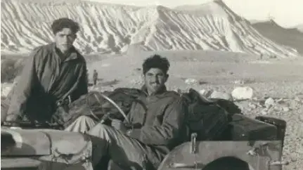 אהרון אשל "ארול" | 30/10/1956, מבצע קדש, אחרי הצניחה, נוהג בג'יפ אהרון אשל "ארול" | 30/10/1956, מבצע קדש, אחרי הצניחה, נוהג בג'יפ
