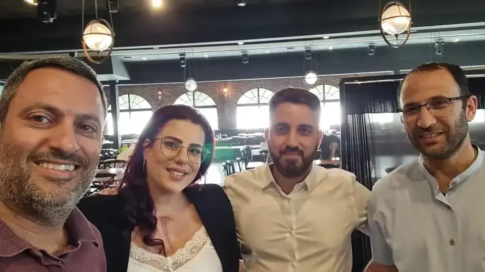 אלון דוידי יחד עם שני ואסף אביגל ששכלו את בנם עידו בברית של בנם אורי
12 במאי 2022 אלון דוידי יחד עם שני ואסף אביגל ששכלו את בנם עידו בברית של בנם אורי
12 במאי 2022