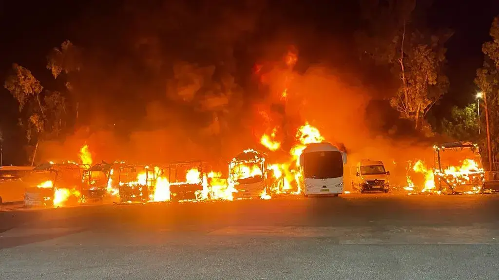 שריפה של שמונה אוטובוסים באזור התעשייה הצפוני בקרית שמונה. 29 במאי 2022 שריפה של שמונה אוטובוסים באזור התעשייה הצפוני בקרית שמונה. 29 במאי 2022