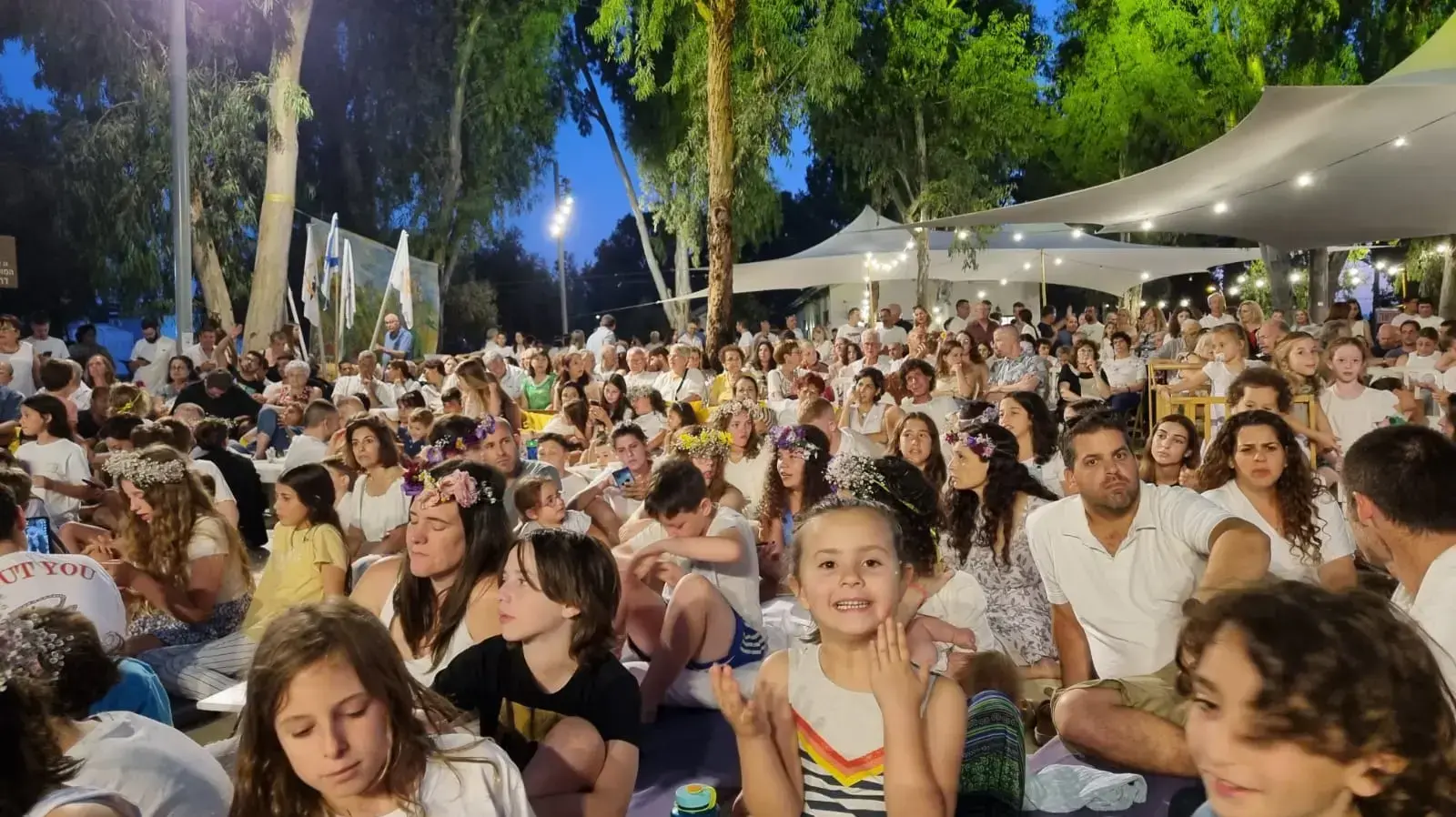 חגיגות חג השבועות בקיבוץ עינת בהשתתפות פליטים מאוקראינה ומרוסיה, 3 ביוני 2022 חגיגות חג השבועות בקיבוץ עינת בהשתתפות פליטים מאוקראינה ומרוסיה, 3 ביוני 2022