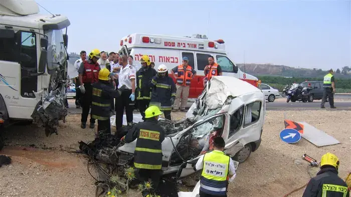 צומת חולדה ת"ד קטלנית 2 הרוגים מפגיעת משאית צומת חולדה ת"ד קטלנית 2 הרוגים מפגיעת משאית