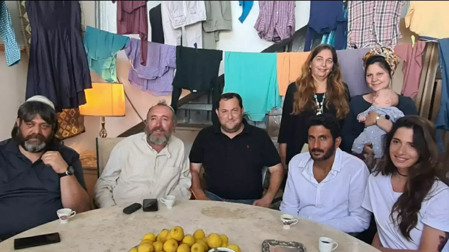 יוסי דגן לצד שלום אסייג וחן אמסלם באחת ההפקות של 'קרן שומרון' יוסי דגן לצד שלום אסייג וחן אמסלם באחת ההפקות של 'קרן שומרון'