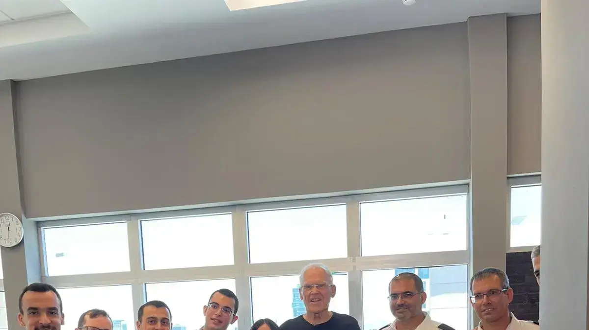 יגאל פיסצקי עם צוות ההחייאה בחזרה בחדר כושר יגאל פיסצקי עם צוות ההחייאה בחזרה בחדר כושר