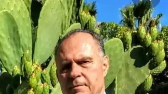 נועם בלום, מקים חוות הסברסים בנגב נועם בלום, מקים חוות הסברסים בנגב