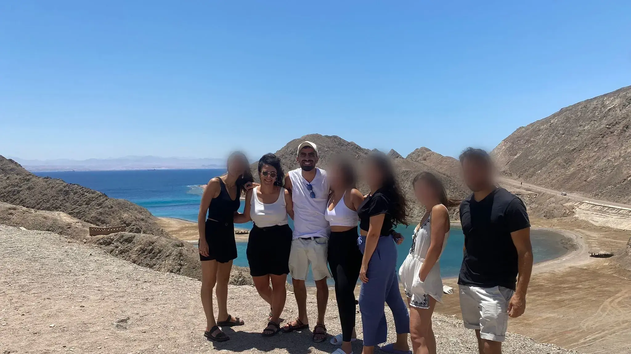 התמונה האחרונה של יובל קשת עם חבריה בסיני, 28 ביולי 2022 התמונה האחרונה של יובל קשת עם חבריה בסיני, 28 ביולי 2022