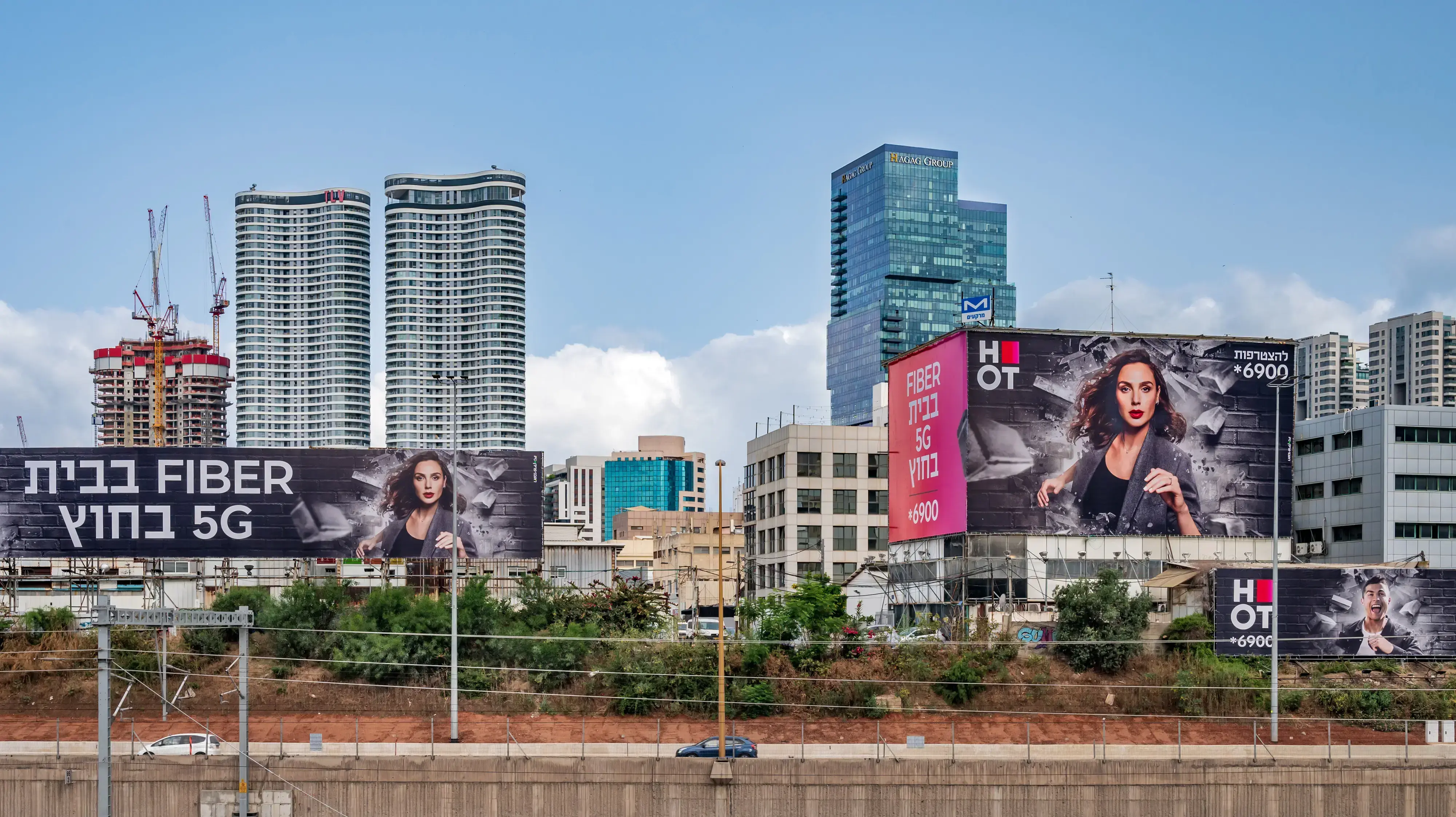 מרצד ומסיח את הדעת. שלטי חוצות באיילון מרצד ומסיח את הדעת. שלטי חוצות באיילון