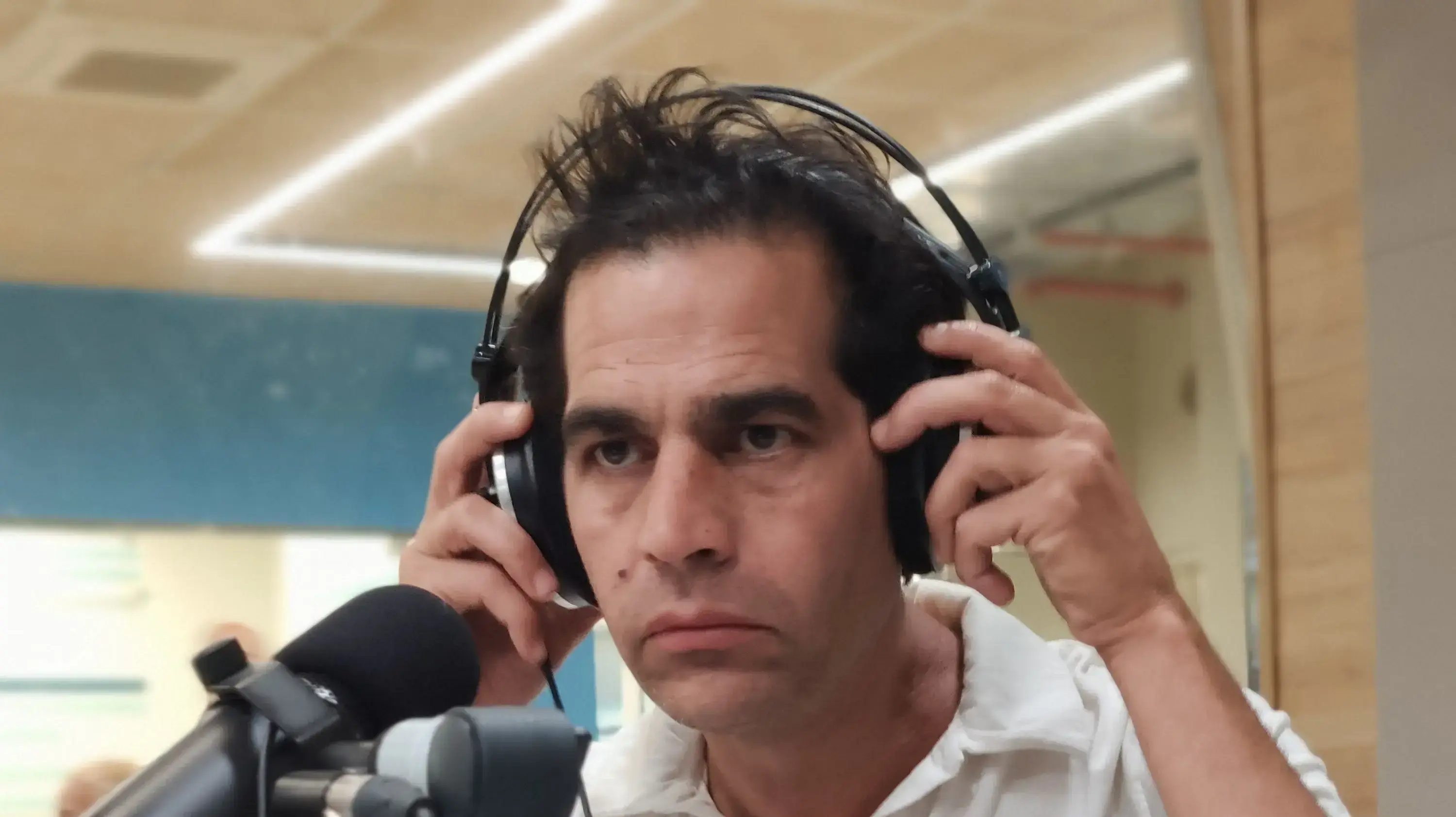 אביב גפן 103 FM אביב גפן 103 FM