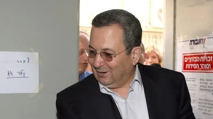 אהוד ברק מבקר בסניף העבודה בגבעתיים אהוד ברק מבקר בסניף העבודה בגבעתיים