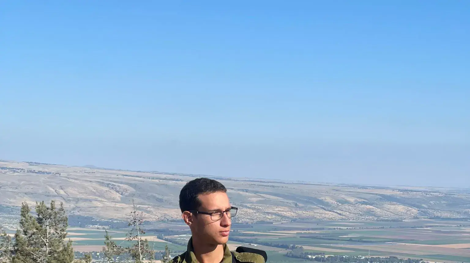סמל איתן פיכמן, לאחר שנפגע במהלך תרגיל טנקים בצפון הארץ, בשטח אש סמוך למחנה 'נפח'. סמל איתן פיכמן, לאחר שנפגע במהלך תרגיל טנקים בצפון הארץ, בשטח אש סמוך למחנה 'נפח'.