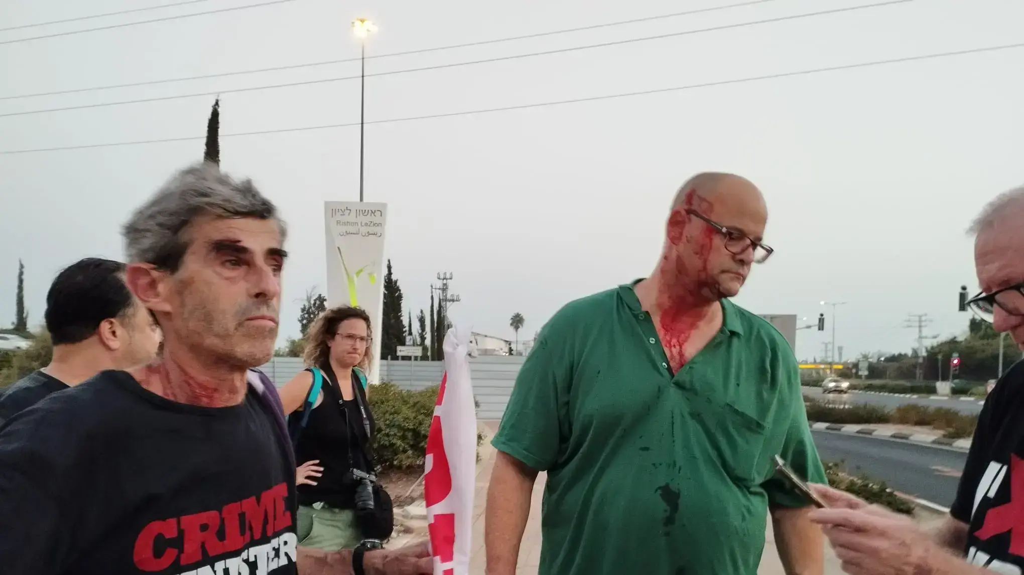 מפגין הדגלים השחורים שהותקף בראשון לציון, 3 בספטמבר 2022 מפגין הדגלים השחורים שהותקף בראשון לציון, 3 בספטמבר 2022
