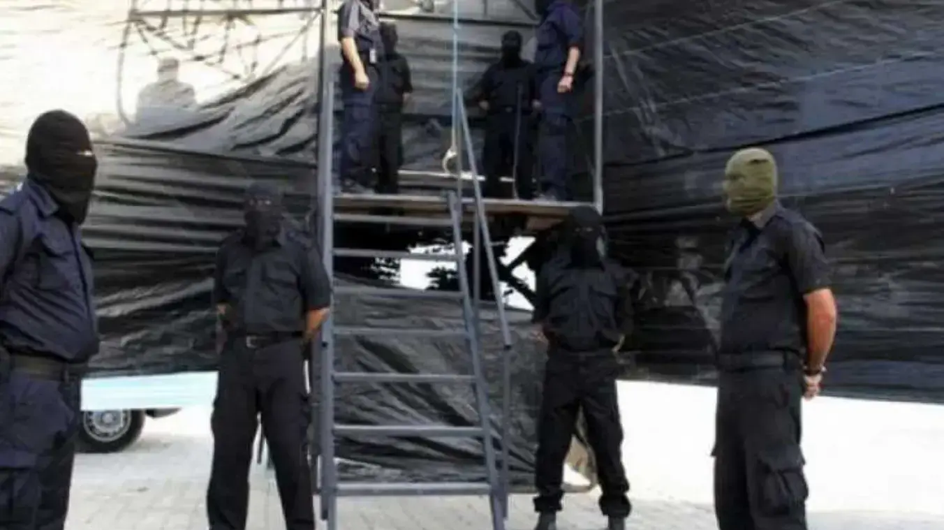 אנשי חמאס נערכים לקראת הוצאה להורג ברצועת עזה אנשי חמאס נערכים לקראת הוצאה להורג ברצועת עזה