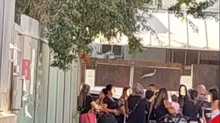 ההורים מחוץ לגן ההורים מחוץ לגן