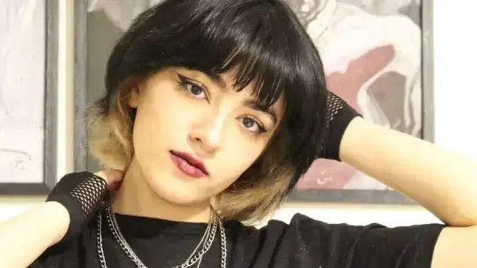 ניקה שקאראמי, נערה איראנית שנהרגה בידי כוחות הביטחון ניקה שקאראמי, נערה איראנית שנהרגה בידי כוחות הביטחון