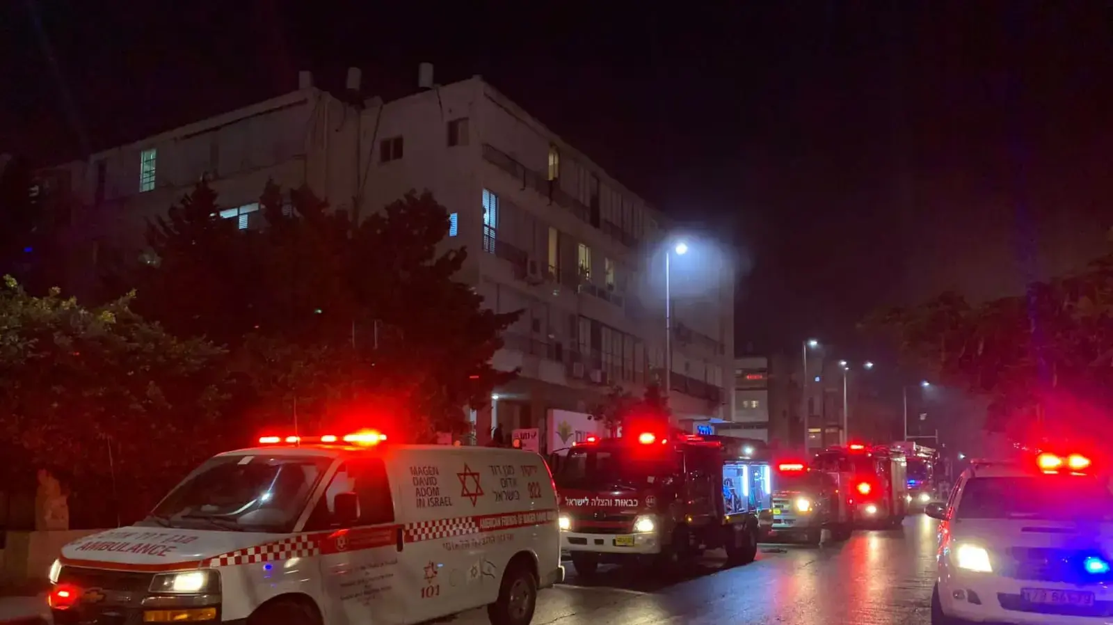 שריפה בבנין מגורים בבת ים. 11 באוקטובר 2022 שריפה בבנין מגורים בבת ים. 11 באוקטובר 2022