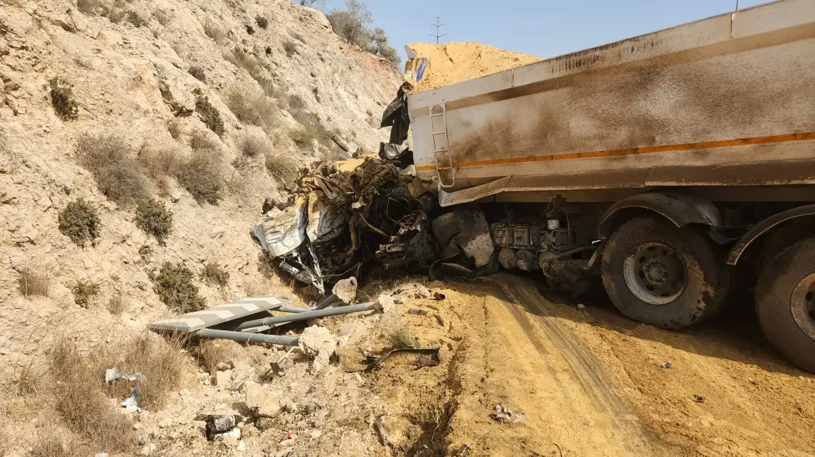 פעולות חילוץ לשני לכודים בזירת תאונה בין שתי משאיות בשומרון, 16 באוקטובר 2022 פעולות חילוץ לשני לכודים בזירת תאונה בין שתי משאיות בשומרון, 16 באוקטובר 2022