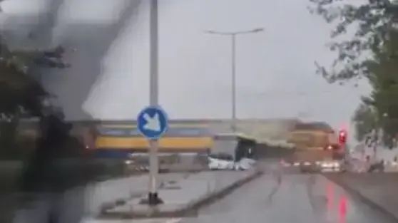התנגשות רכבת באוטובוס ריק, הולנד. 18 באוקטובר 2022 התנגשות רכבת באוטובוס ריק, הולנד. 18 באוקטובר 2022
