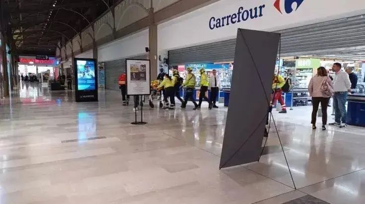 זירת דקירת שחקנה לשעבר של ארסנל, הבלם פבלו מארי במכרז קניות בסמוך למילאנו 27 באוקטבור 2022 זירת דקירת שחקנה לשעבר של ארסנל, הבלם פבלו מארי במכרז קניות בסמוך למילאנו 27 באוקטבור 2022