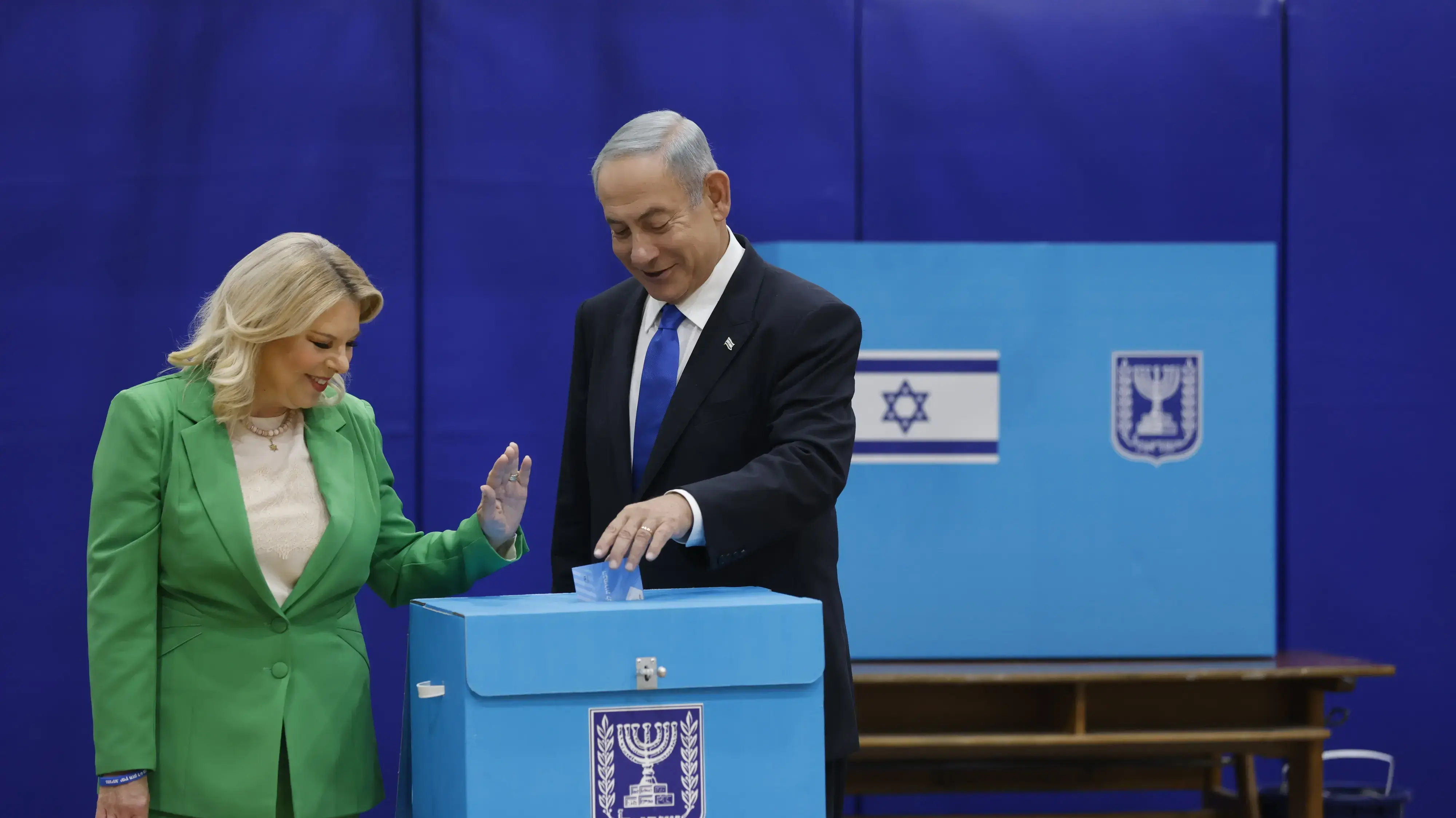 יו"ר מפלגת הליכוד בנימין נתניהו מצביע בקלפי. 1 בנובמבר 2022 יו"ר מפלגת הליכוד בנימין נתניהו מצביע בקלפי. 1 בנובמבר 2022