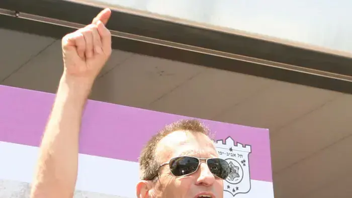 רון חולדאי במצעד הגאווה בתל אביב 2007 רון חולדאי במצעד הגאווה בתל אביב 2007
