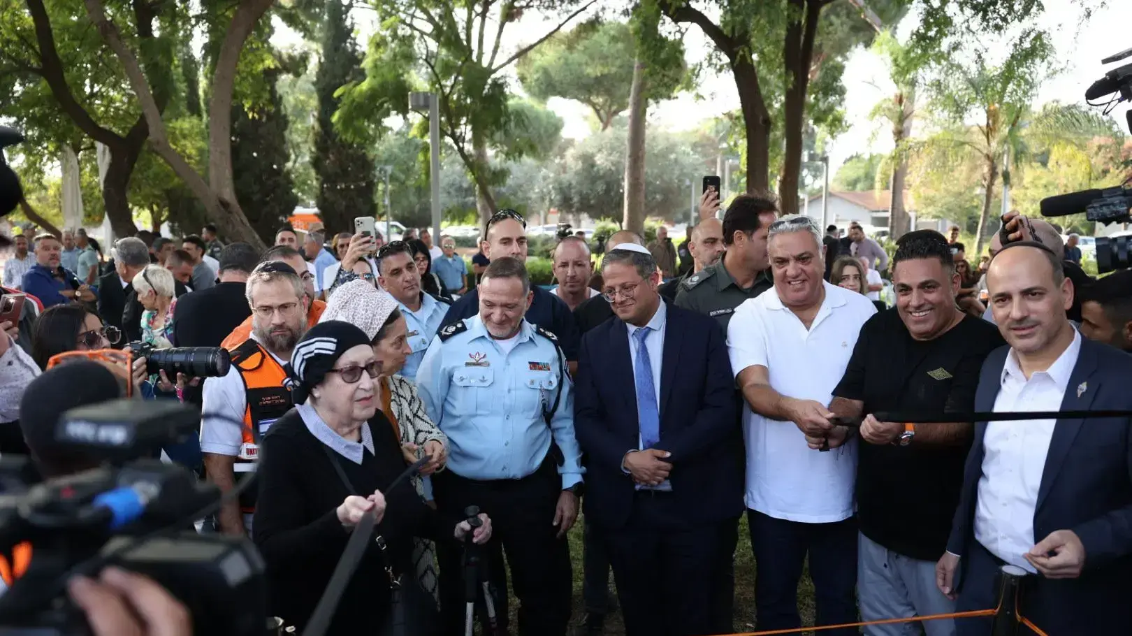 המפכ"ל קובי שבתאי והשר המיועד לביטחון פנים איתמר בן גביר נפגשו בטקס וישבו זה לצד זה. 14 בנומבר 2022 המפכ"ל קובי שבתאי והשר המיועד לביטחון פנים איתמר בן גביר נפגשו בטקס וישבו זה לצד זה. 14 בנומבר 2022