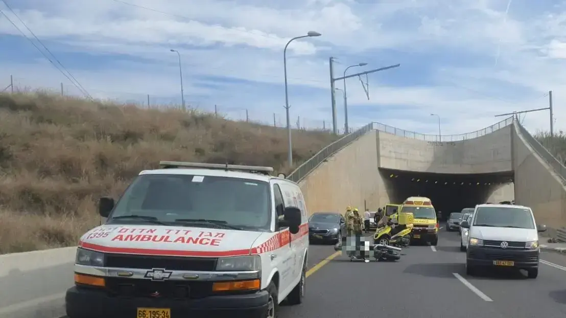 זירת תאונת הדרכים בין אופנוע לרכב פרטי בכביש 531 סמוך לכפר שמריהו 27 בנובמבר 2022 זירת תאונת הדרכים בין אופנוע לרכב פרטי בכביש 531 סמוך לכפר שמריהו 27 בנובמבר 2022