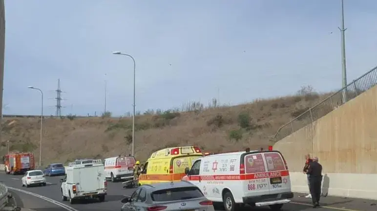 זירת תאונת הדרכים בין אופנוע לרכב פרטי בכביש 531 סמוך לכפר שמריהו 27 בנובמבר 2022 זירת תאונת הדרכים בין אופנוע לרכב פרטי בכביש 531 סמוך לכפר שמריהו 27 בנובמבר 2022