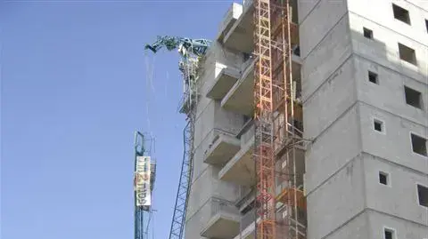 פועל נהרג בהתמוטטות מנוף בחולון פועל נהרג בהתמוטטות מנוף בחולון