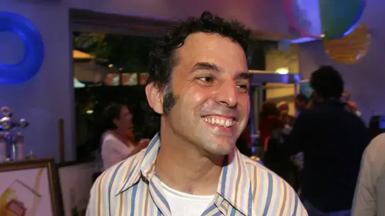אתגר קרת אתגר קרת