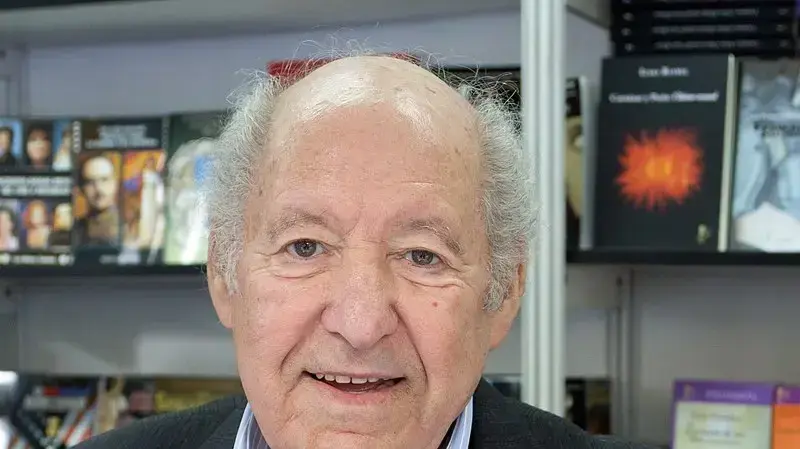 שורד השואה, שלמה (סאלי) פרל ביריד הספרים של מדריד 2014. כותרת הספר:" אתה חייב לחיות". שורד השואה, שלמה (סאלי) פרל ביריד הספרים של מדריד 2014. כותרת הספר:" אתה חייב לחיות".