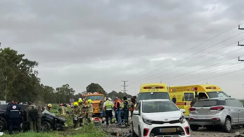 דוברות מד"א : עדכון לתאונת דרכים בכביש 4103 סמוך לבית אלעזר דוברות מד"א : עדכון לתאונת דרכים בכביש 4103 סמוך לבית אלעזר