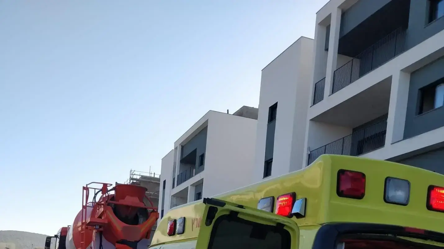 אמבולנס באתר בנייה אמבולנס באתר בנייה