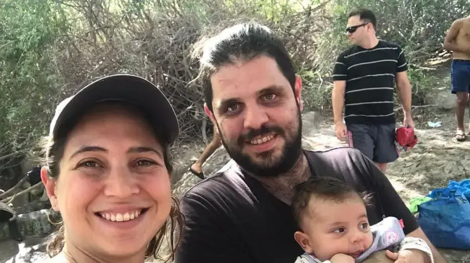 מאמין לגמרי שיש תקווה ושהכל אפשרי. יניב ומשפחתו מאמין לגמרי שיש תקווה ושהכל אפשרי. יניב ומשפחתו